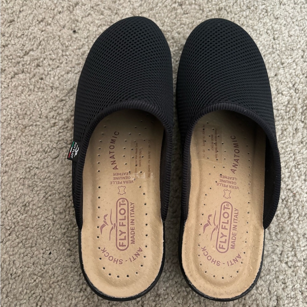 Fly foot black mule